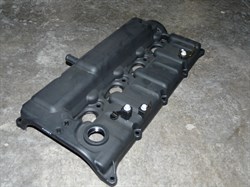 Крышка клапанов K.SORENTO с 08-08г. V2.5 дв.D4CB VGT ориг. (22410-4A402) с прокладкой, трубка для шланга диам. 18мм. - фото 23308