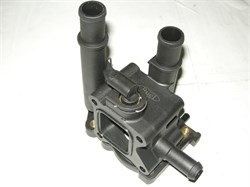 Корпус термостата D.LACETTI,LACETTI PREMIER/CRUZE,AVEO V1.4/1.6,1.8 VVT,OPEL ASTRA J,MOKKA,INSIGNIA (RU9613/96984103/55579951/25192228)  RUEI  с датчиком темпер. пластик. корпус - фото 36823