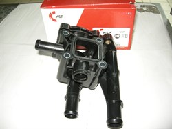 Корпус термостата D.LACETTI,LACETTI PREMIER/CRUZE,AVEO V1.4/1.6,1.8 VVT,OPEL ASTRA J,MOKKA,INSIGNIA (NSP0196984103/96984103/55579951/25192228)  NSP  без датчика темпер., с боковой прокладкой - фото 39375